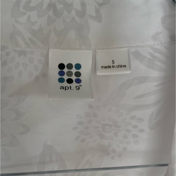 Apt 9 Pretty Top - Picture 3 of 5